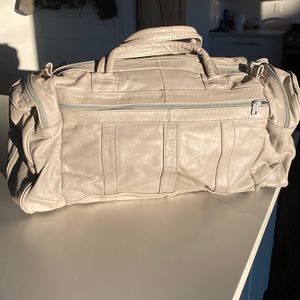 Leather duffel bag. Grey